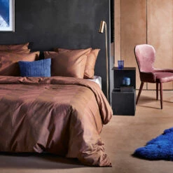 Damai Dekbedovertrek Atomy - Bio Satijn - 260x200/220 Cm - Brick Red -Cinderella Winkel 1000030592 0102