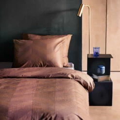 Damai Dekbedovertrek Atomy - Bio Satijn - 140x200/220 Cm - Brick Red -Cinderella Winkel 1000030638 0102