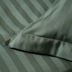 Damai Dekbedovertrek Katoen-satijn - 240 X 240/220cm - Groen Gestreept 8 Damai Dekbedovertrek Katoen-satijn - 240 X 240/220cm - Groen Gestreept -Cinderella Winkel 1000030669 0102